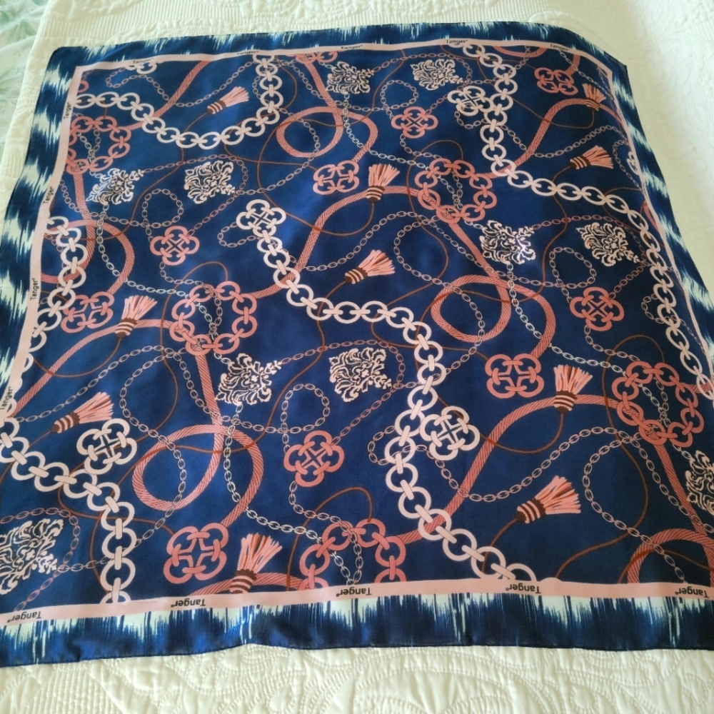 GORGEOUS VINTAGE 35X35 LARGE SCARF BY TANGER